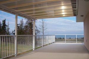 Vinyl Deck with Aluminum Patio Cover, Picket and Glass Deck Railings
