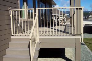 Vinyl Deck Covering with Aluminum Picket Railings by Castle Deck